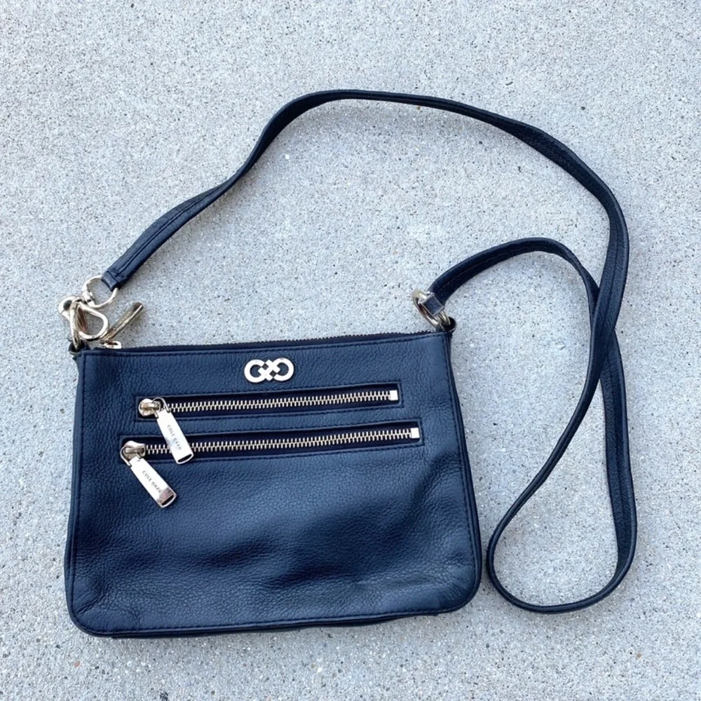 COLE HAAN crossbody purse black leather pouch utility shoulder bag travel zipper